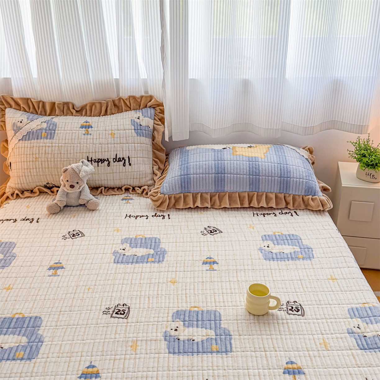 91家纺网 家纺一手货源 找家纺 恒爱家纺 2025新款牛奶绒夹棉花边床盖系列三件套 飞熊入梦