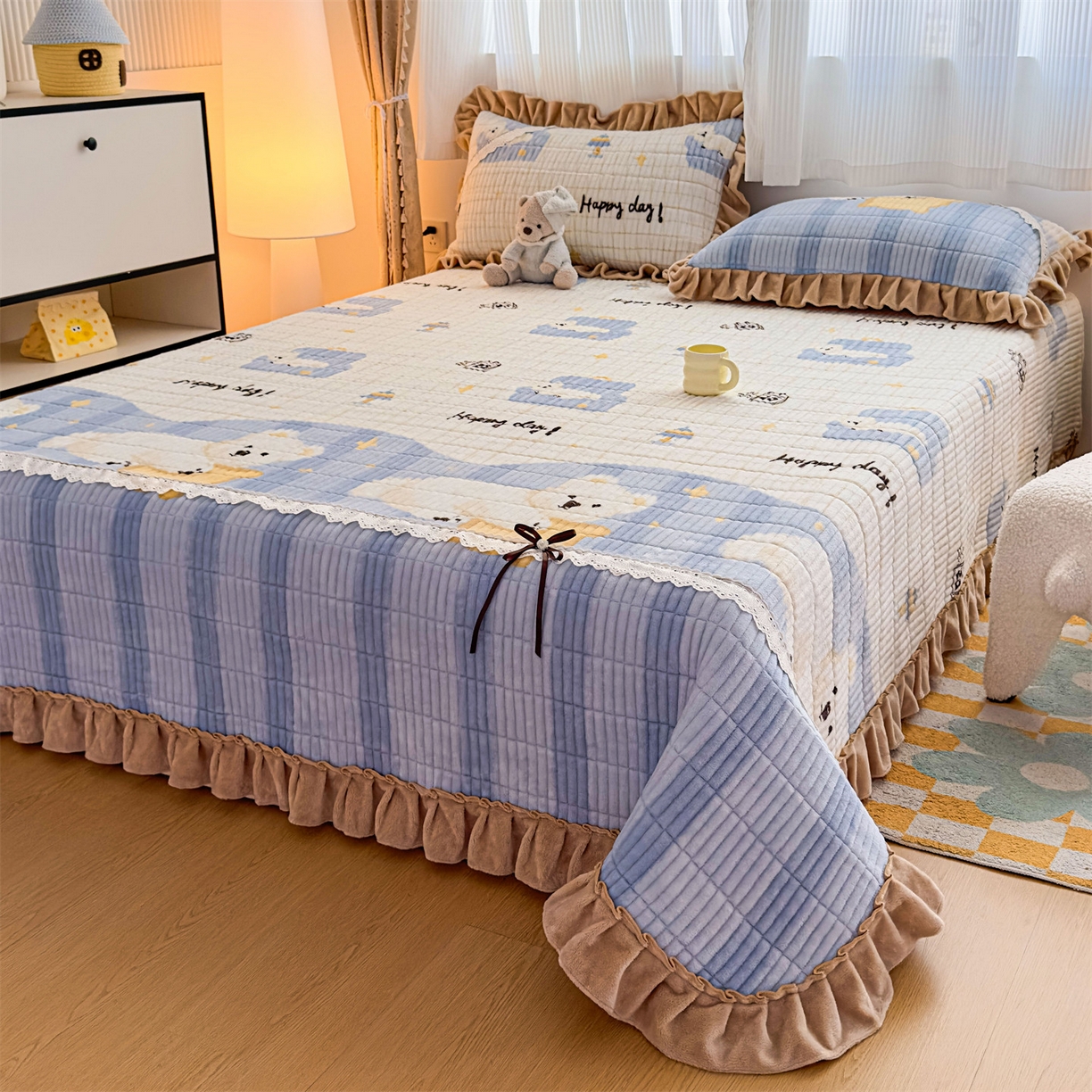 91家纺网 家纺一手货源 找家纺 恒爱家纺 2025新款牛奶绒夹棉花边床盖系列三件套 飞熊入梦