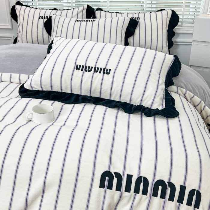 91家纺网 家纺一手货源 找家纺 （总）子曰 2025新款高克重法式小香风牛奶绒花边条纹系列四件套-罗拉