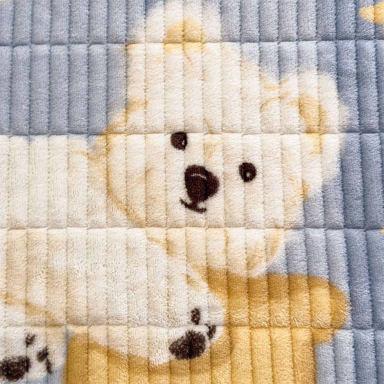 91家纺网 家纺一手货源 找家纺 恒爱家纺 2025新款牛奶绒夹棉花边床盖系列三件套 飞熊入梦