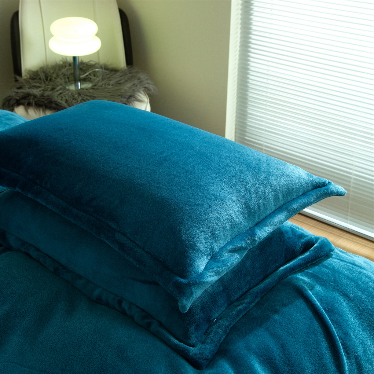 91家纺网 家纺一手货源 找家纺 兰紫橙家纺 2025新款双面绒纯色双拼牛奶绒四件套 孔雀蓝