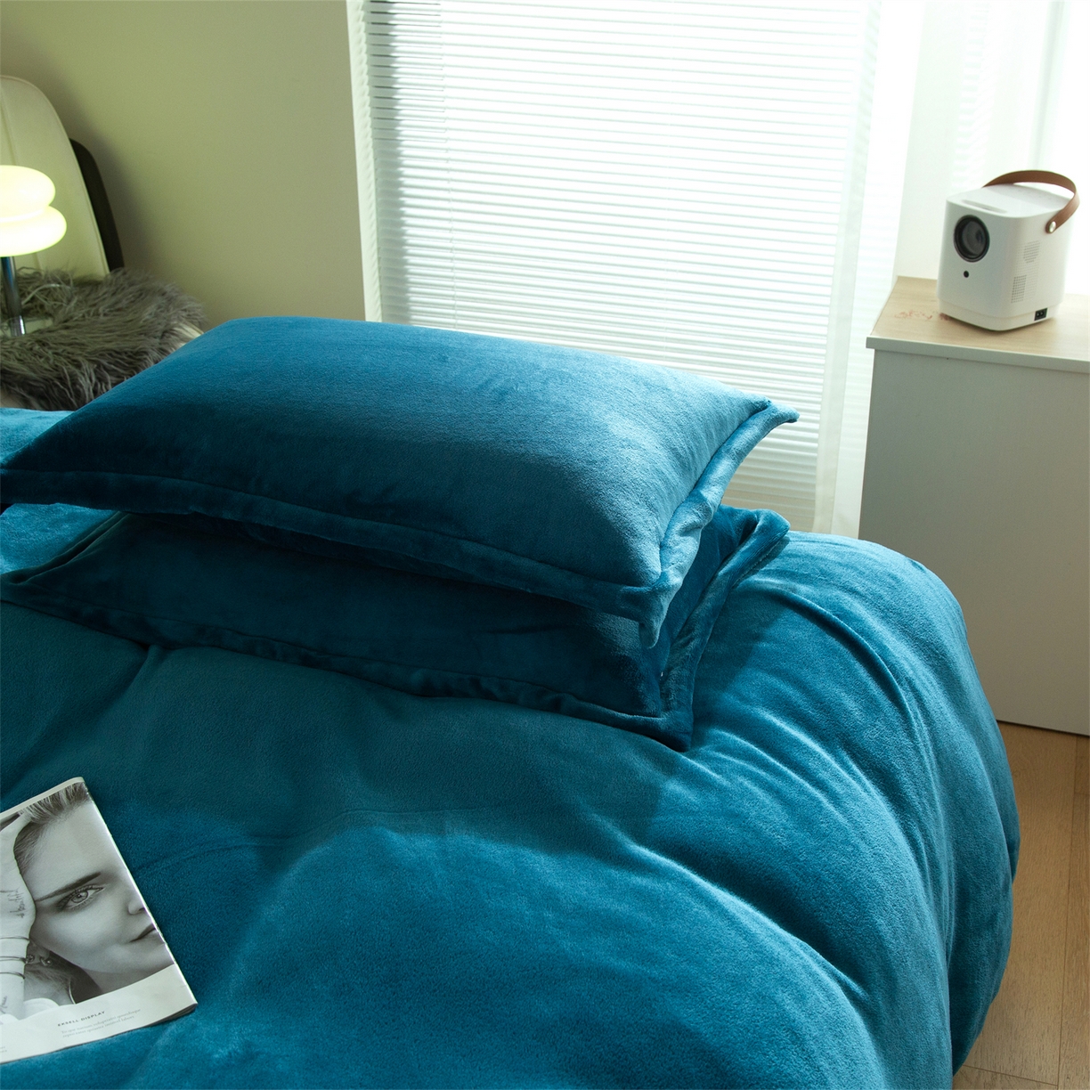 91家纺网 家纺一手货源 找家纺 兰紫橙家纺 2025新款双面绒纯色双拼牛奶绒四件套 孔雀蓝