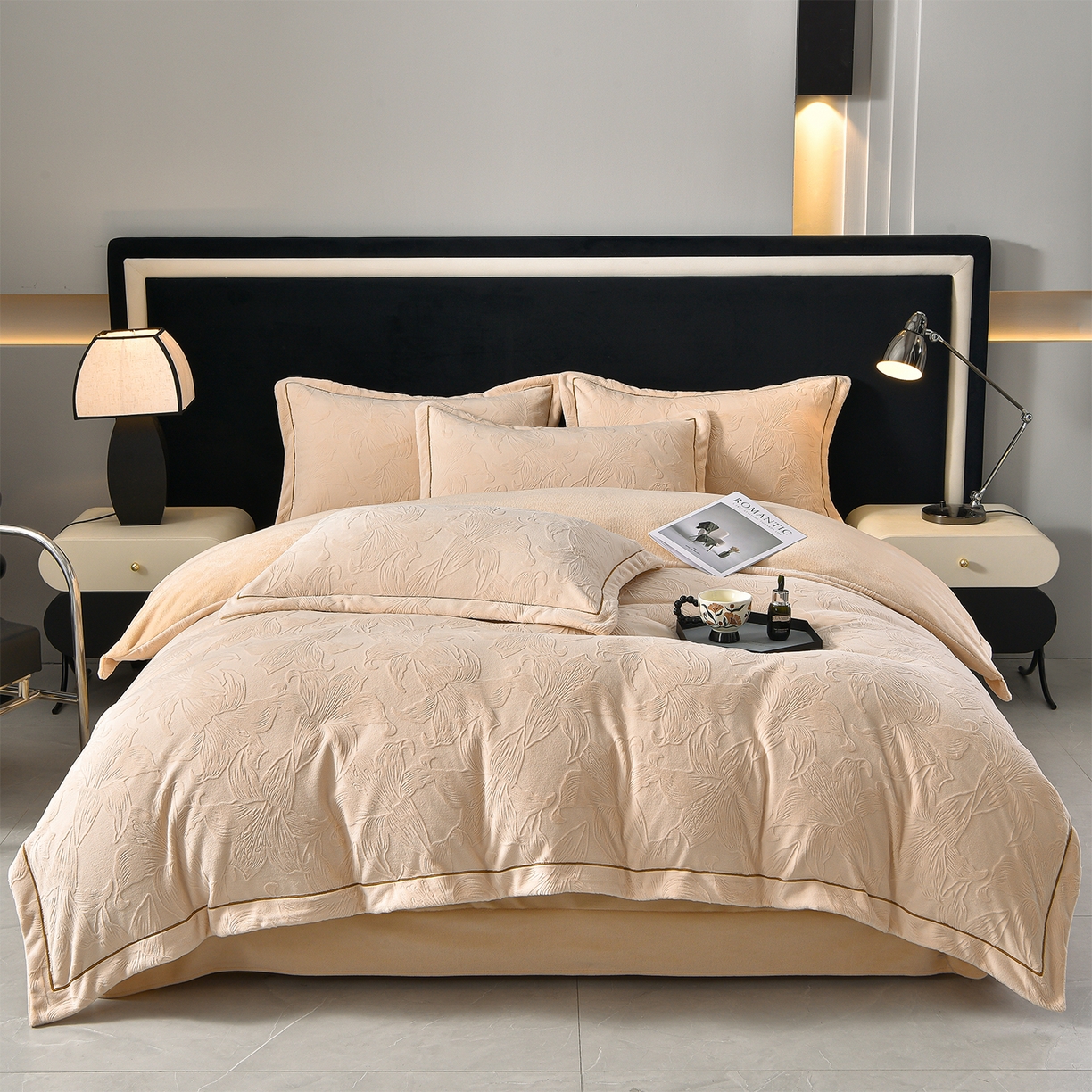 91家纺网 家纺一手货源 找家纺 （总）苏迪网销供货 2025新款牛奶绒四件套A类高克重全消光雕花一字绣工艺款