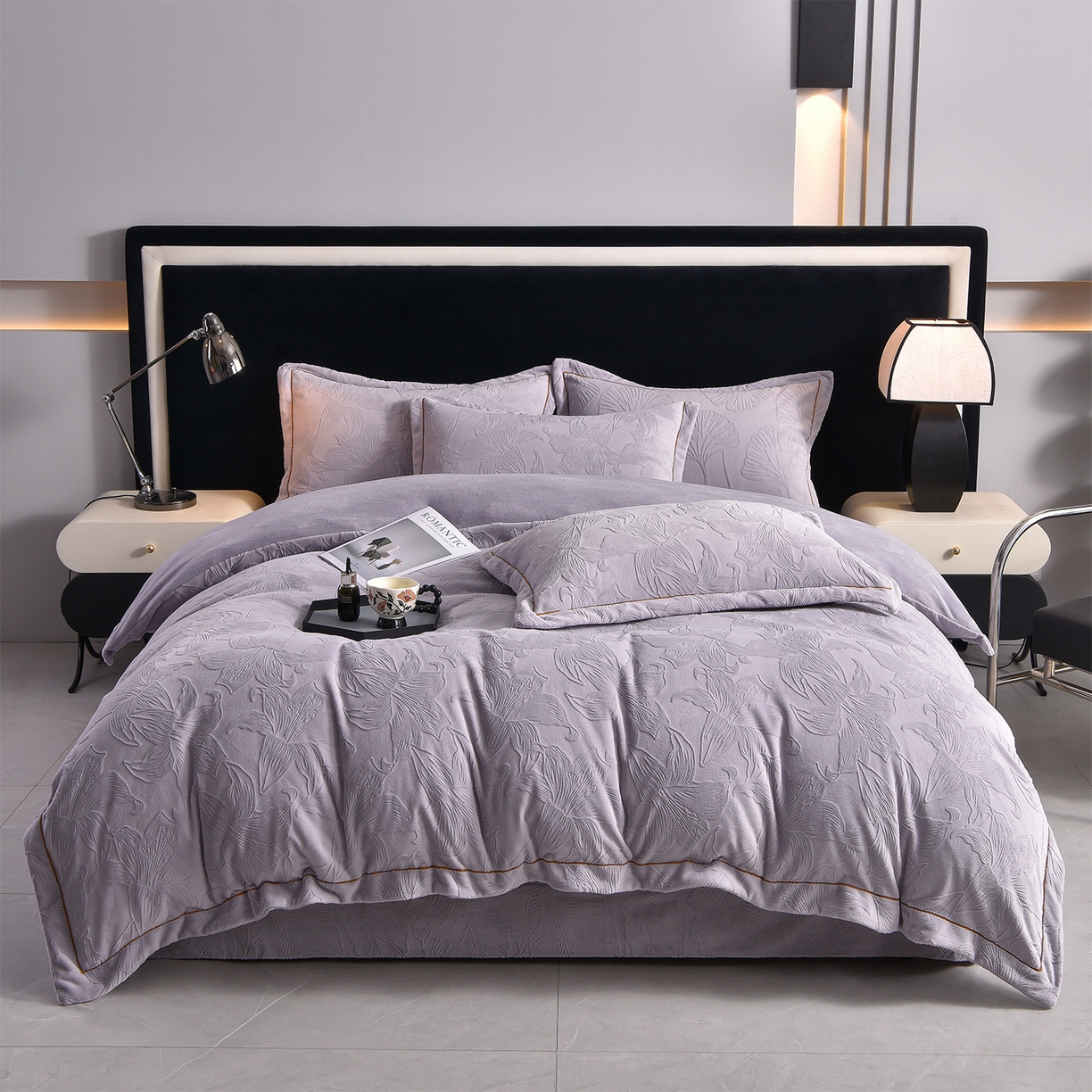 91家纺网 家纺一手货源 找家纺 （总）苏迪网销供货 2025新款牛奶绒四件套A类高克重全消光雕花一字绣工艺款