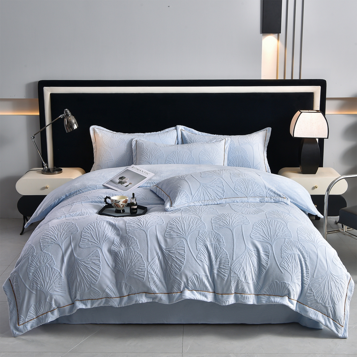 91家纺网 家纺一手货源 找家纺 （总）苏迪网销供货 2025新款牛奶绒四件套A类高克重全消光雕花一字绣工艺款