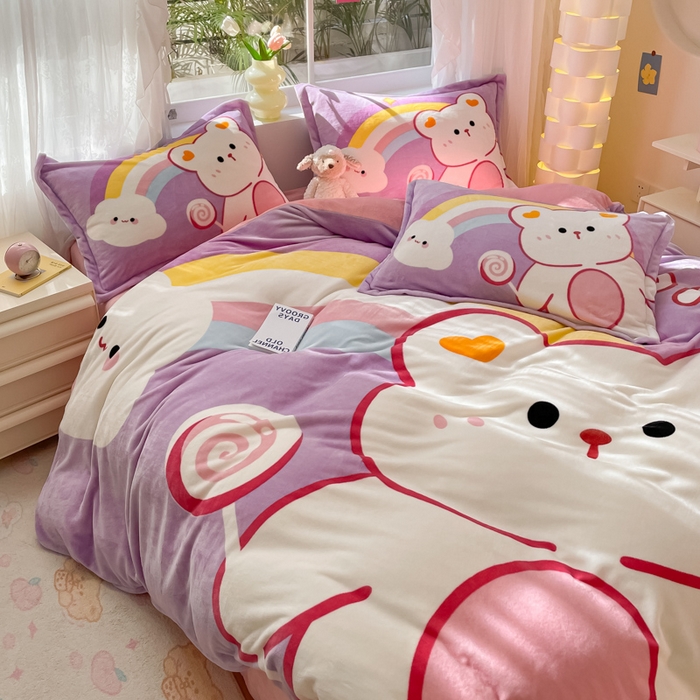 91家纺网 家纺一手货源 找家纺 喜梦缘 2025年新款大版小版卡通牛奶绒四件套 彩虹熊