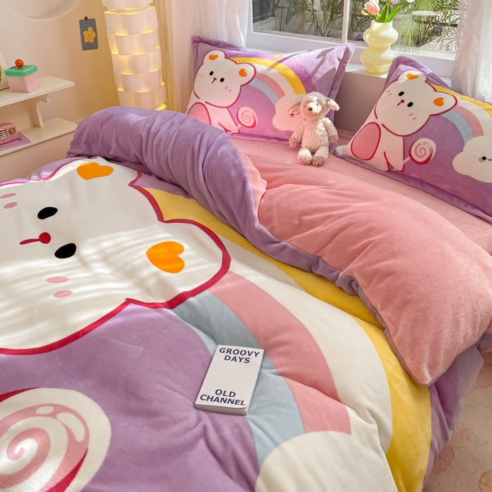 91家纺网 家纺一手货源 找家纺 喜梦缘 2025年新款大版小版卡通牛奶绒四件套 彩虹熊