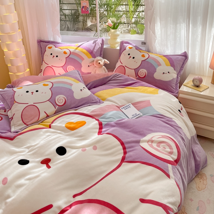 91家纺网 家纺一手货源 找家纺 喜梦缘 2025年新款大版小版卡通牛奶绒四件套 彩虹熊