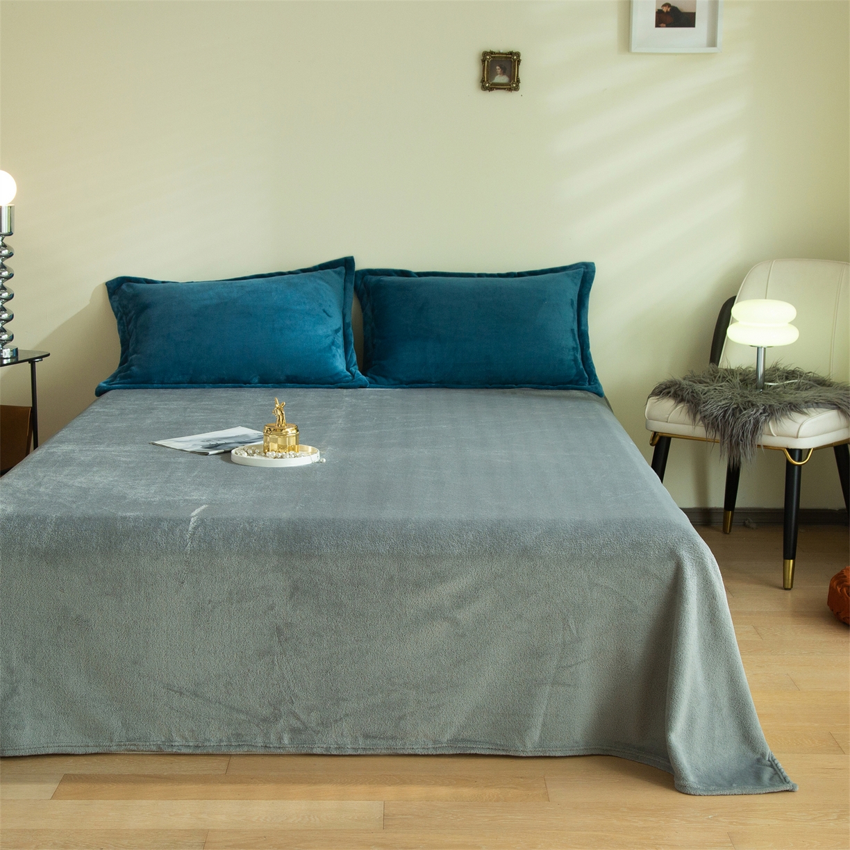 91家纺网 家纺一手货源 找家纺 兰紫橙家纺 2025新款双面绒纯色双拼牛奶绒四件套 孔雀蓝+浅灰