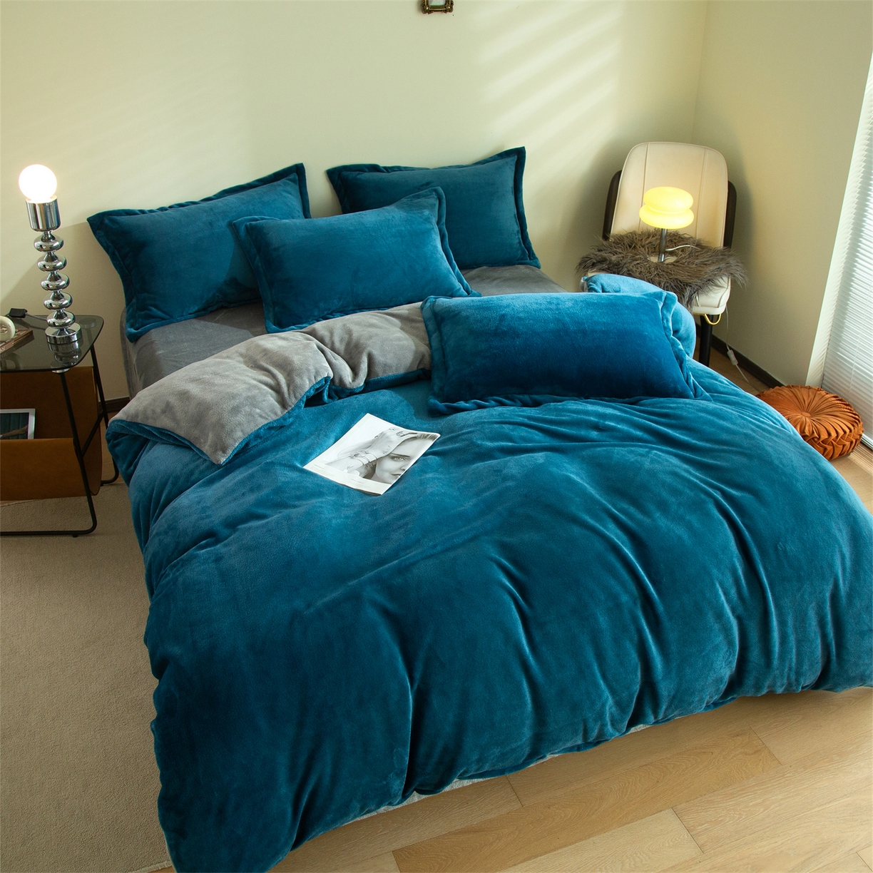 91家纺网 家纺一手货源 找家纺 兰紫橙家纺 2025新款双面绒纯色双拼牛奶绒四件套 孔雀蓝+浅灰