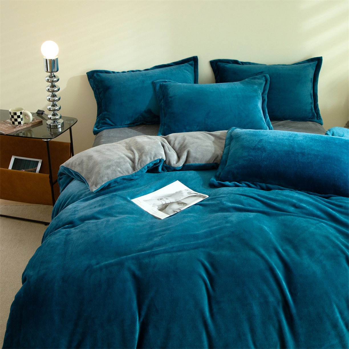 91家纺网 家纺一手货源 找家纺 兰紫橙家纺 2025新款双面绒纯色双拼牛奶绒四件套 孔雀蓝+浅灰