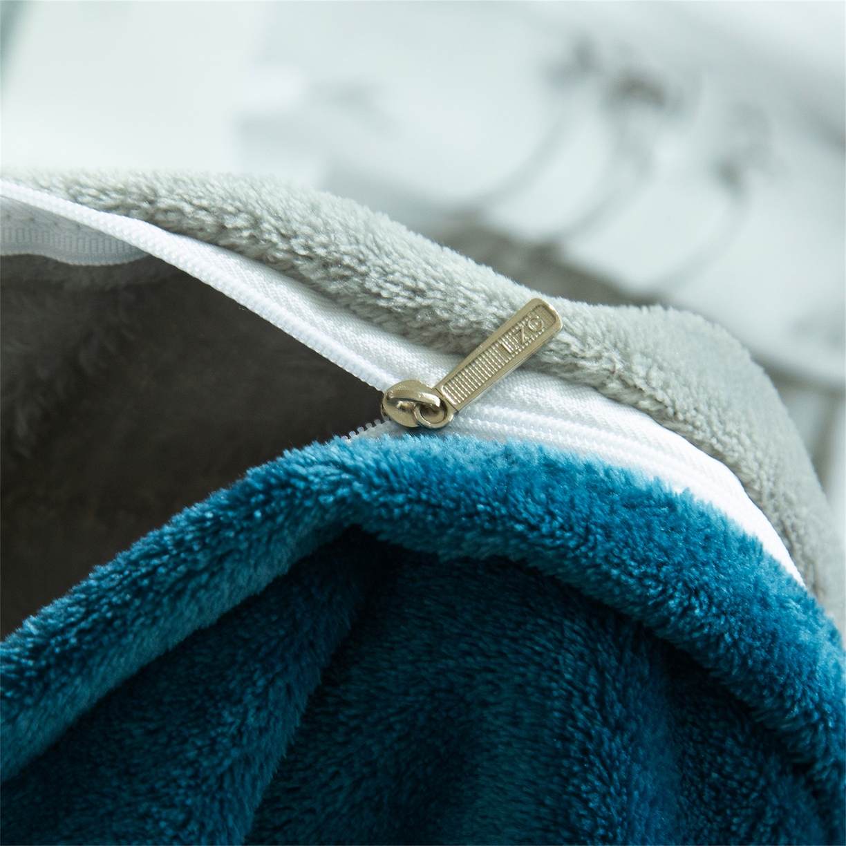 91家纺网 家纺一手货源 找家纺 兰紫橙家纺 2025新款双面绒纯色双拼牛奶绒四件套 孔雀蓝+浅灰