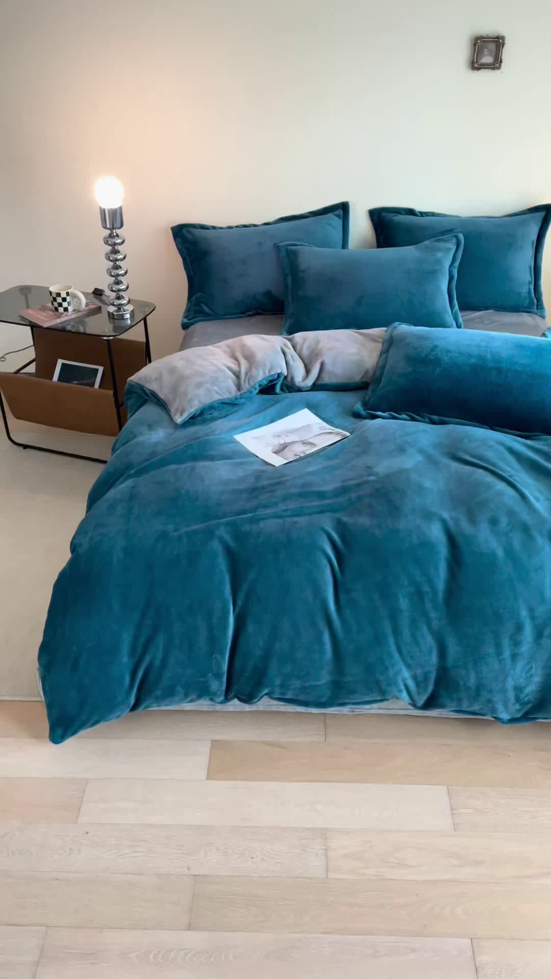 91家纺网 家纺一手货源 找家纺 兰紫橙家纺 2025新款双面绒纯色双拼牛奶绒四件套 孔雀蓝+浅灰