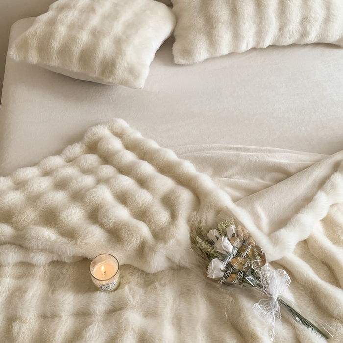 91家纺网 家纺一手货源 找家纺 大元 2025新款A类280g大泡泡兔毛绒多功能被套毯 奶白