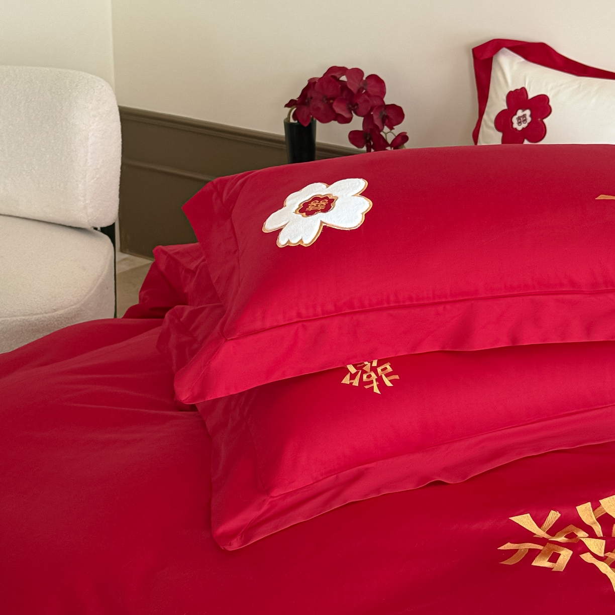 91家纺网 家纺一手货源 找家纺 梵克保罗 2025新款水洗棉柔软舒适亲肤棉贴布绣刺绣婚庆四件套 欢喜红