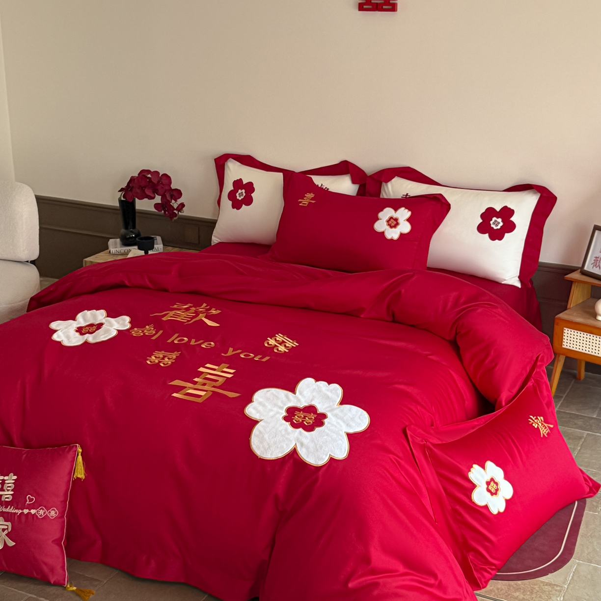 91家纺网 家纺一手货源 找家纺 梵克保罗 2025新款水洗棉柔软舒适亲肤棉贴布绣刺绣婚庆四件套 欢喜红