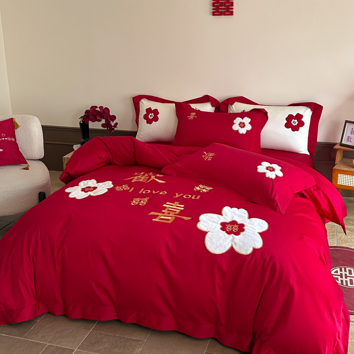 91家纺网 家纺一手货源 找家纺 梵克保罗 2025新款水洗棉柔软舒适亲肤棉贴布绣刺绣婚庆四件套 欢喜红