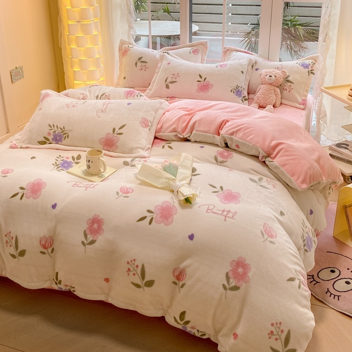 91家纺网 家纺一手货源 找家纺 喜梦缘 2025年新款大版小版卡通牛奶绒四件套 花儿朵朵