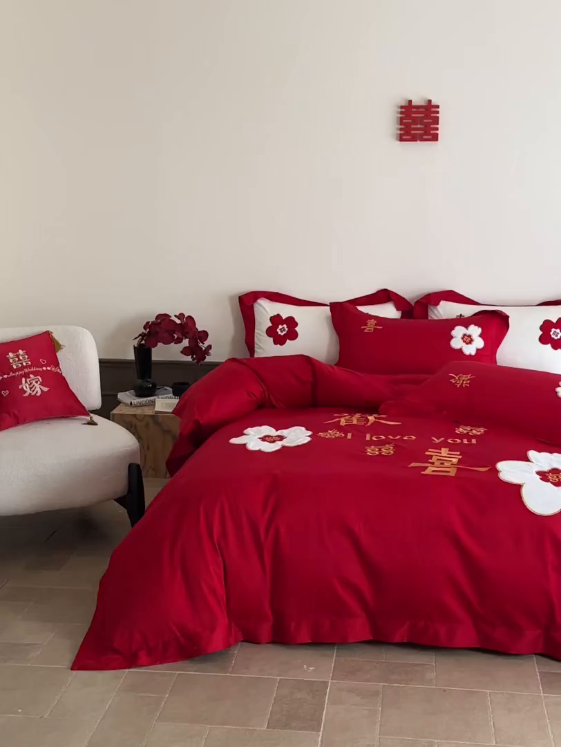 91家纺网 家纺一手货源 找家纺 梵克保罗 2025新款水洗棉柔软舒适亲肤棉贴布绣刺绣婚庆四件套 欢喜红