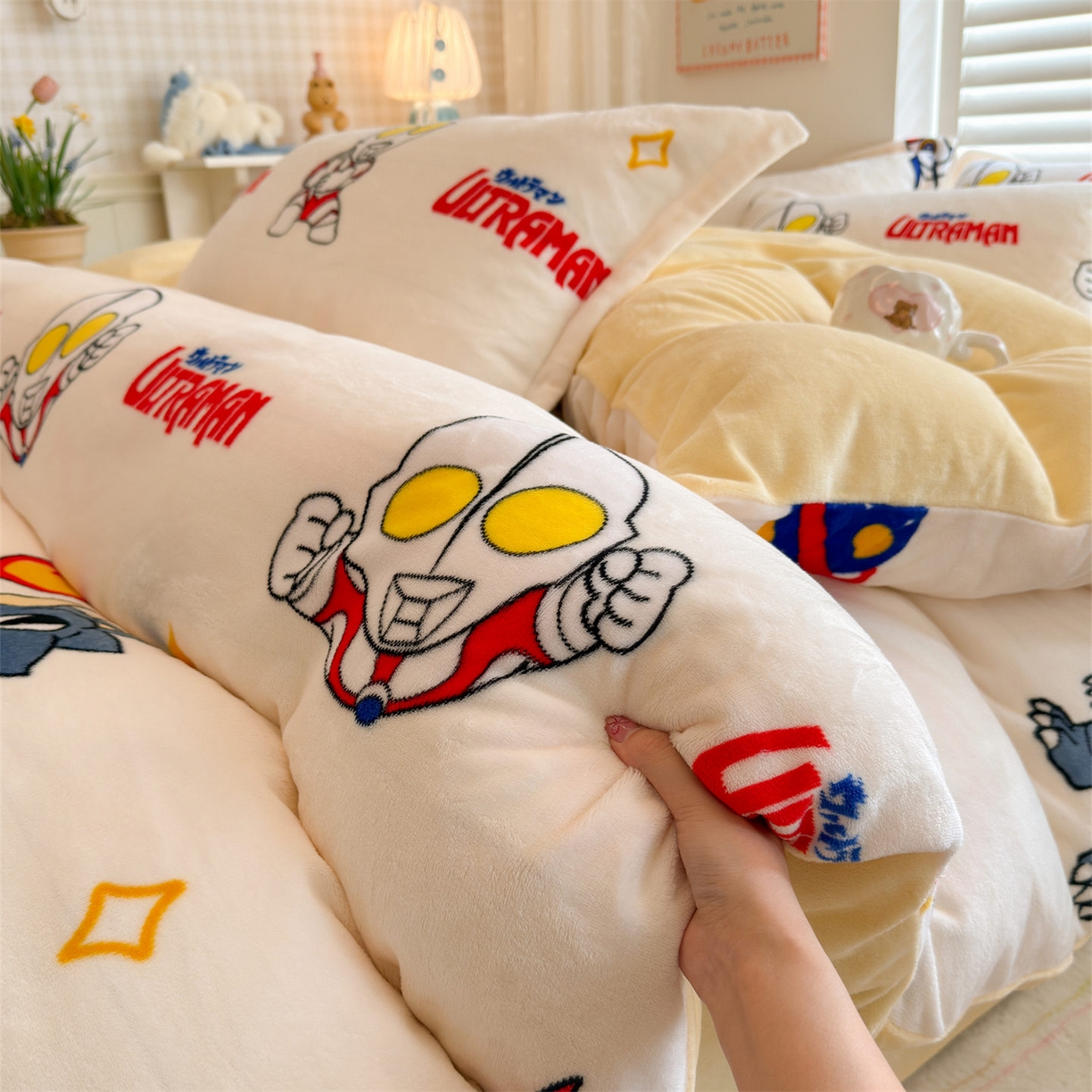 91家纺网 家纺一手货源 找家纺 名兮家居 2025新款经典奥特曼-三丽鸥高克重牛奶绒四件套 奥特超人