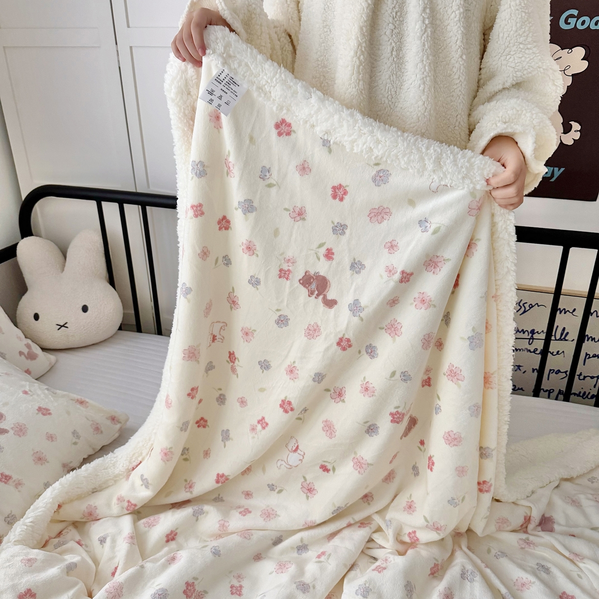 91家纺网 家纺一手货源 找家纺 航途席业 2025新款200g牛奶绒羊羔绒毛毯 花园小猫咪