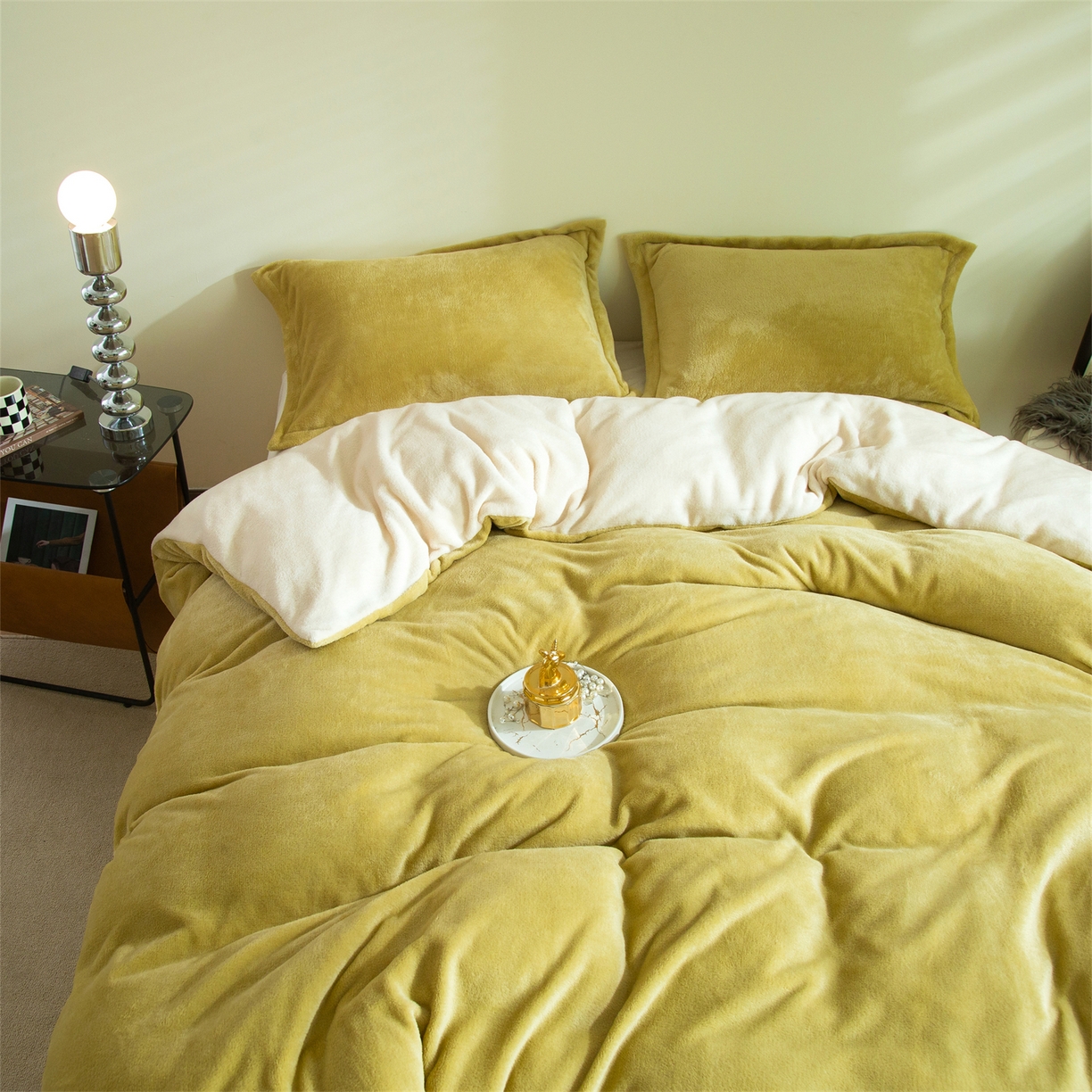 91家纺网 家纺一手货源 找家纺 兰紫橙家纺 2025新款双面绒纯色双拼牛奶绒四件套 奶油黄+米白