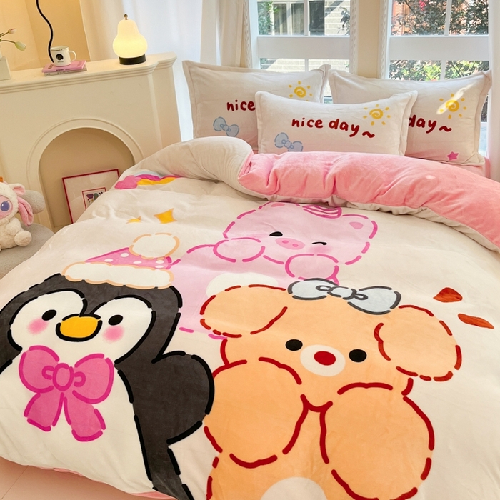 91家纺网 家纺一手货源 找家纺 喜梦缘 2025年新款大版小版卡通牛奶绒四件套 快乐猪仔