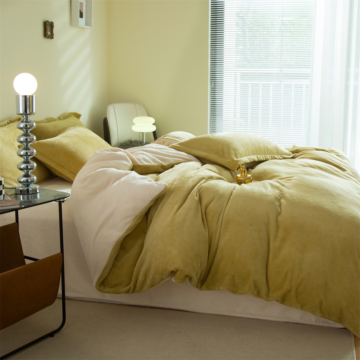 91家纺网 家纺一手货源 找家纺 兰紫橙家纺 2025新款双面绒纯色双拼牛奶绒四件套 奶油黄+米白