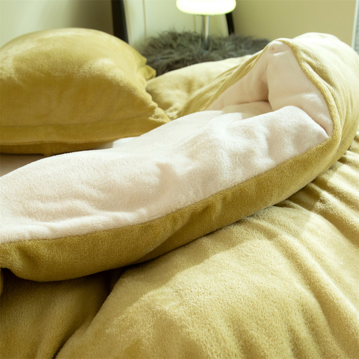 91家纺网 家纺一手货源 找家纺 兰紫橙家纺 2025新款双面绒纯色双拼牛奶绒四件套 奶油黄+米白