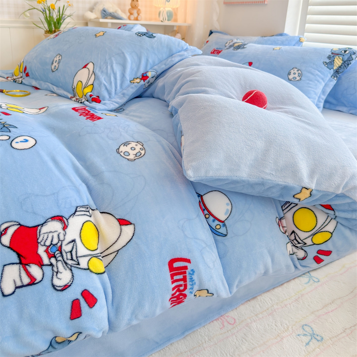 91家纺网 家纺一手货源 找家纺 名兮家居 2025新款经典奥特曼-三丽鸥高克重牛奶绒四件套 奥特曼打怪兽