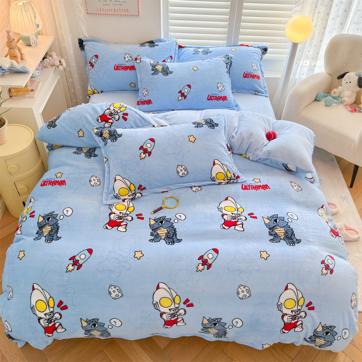 91家纺网 家纺一手货源 找家纺 名兮家居 2025新款经典奥特曼-三丽鸥高克重牛奶绒四件套 奥特曼打怪兽