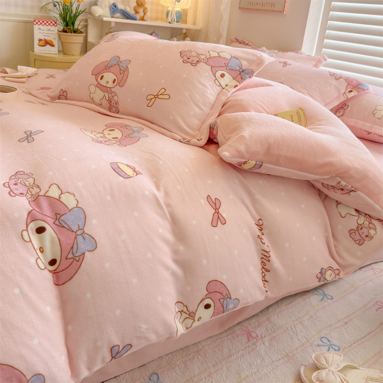 91家纺网 家纺一手货源 找家纺 名兮家居 2025新款经典奥特曼-三丽鸥高克重牛奶绒四件套 点点美乐蒂