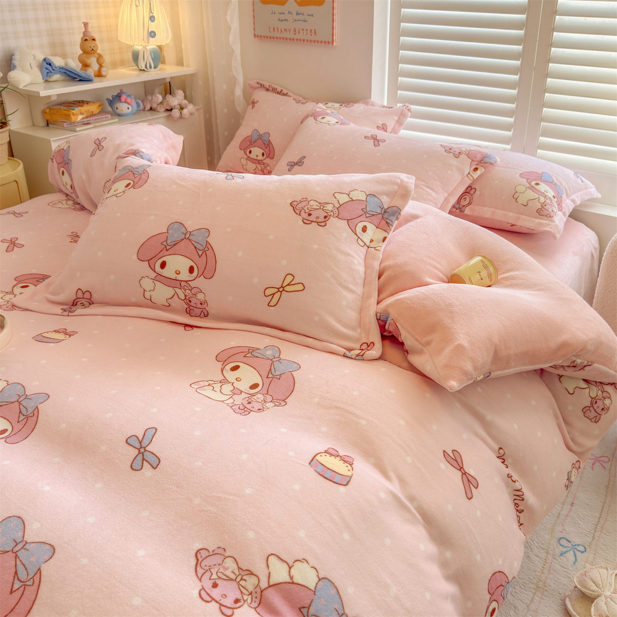 91家纺网 家纺一手货源 找家纺 名兮家居 2025新款经典奥特曼-三丽鸥高克重牛奶绒四件套 点点美乐蒂