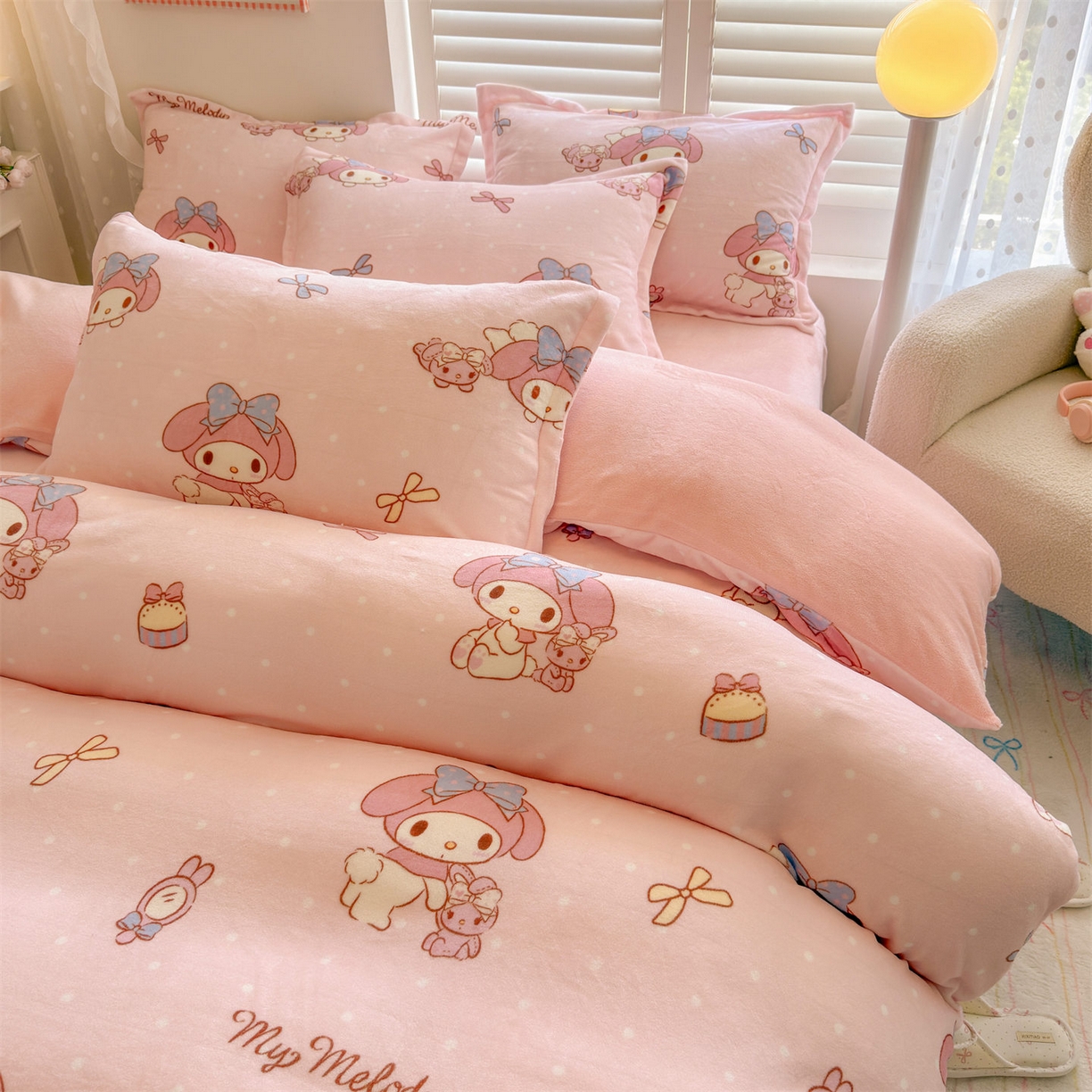 91家纺网 家纺一手货源 找家纺 名兮家居 2025新款经典奥特曼-三丽鸥高克重牛奶绒四件套 点点美乐蒂