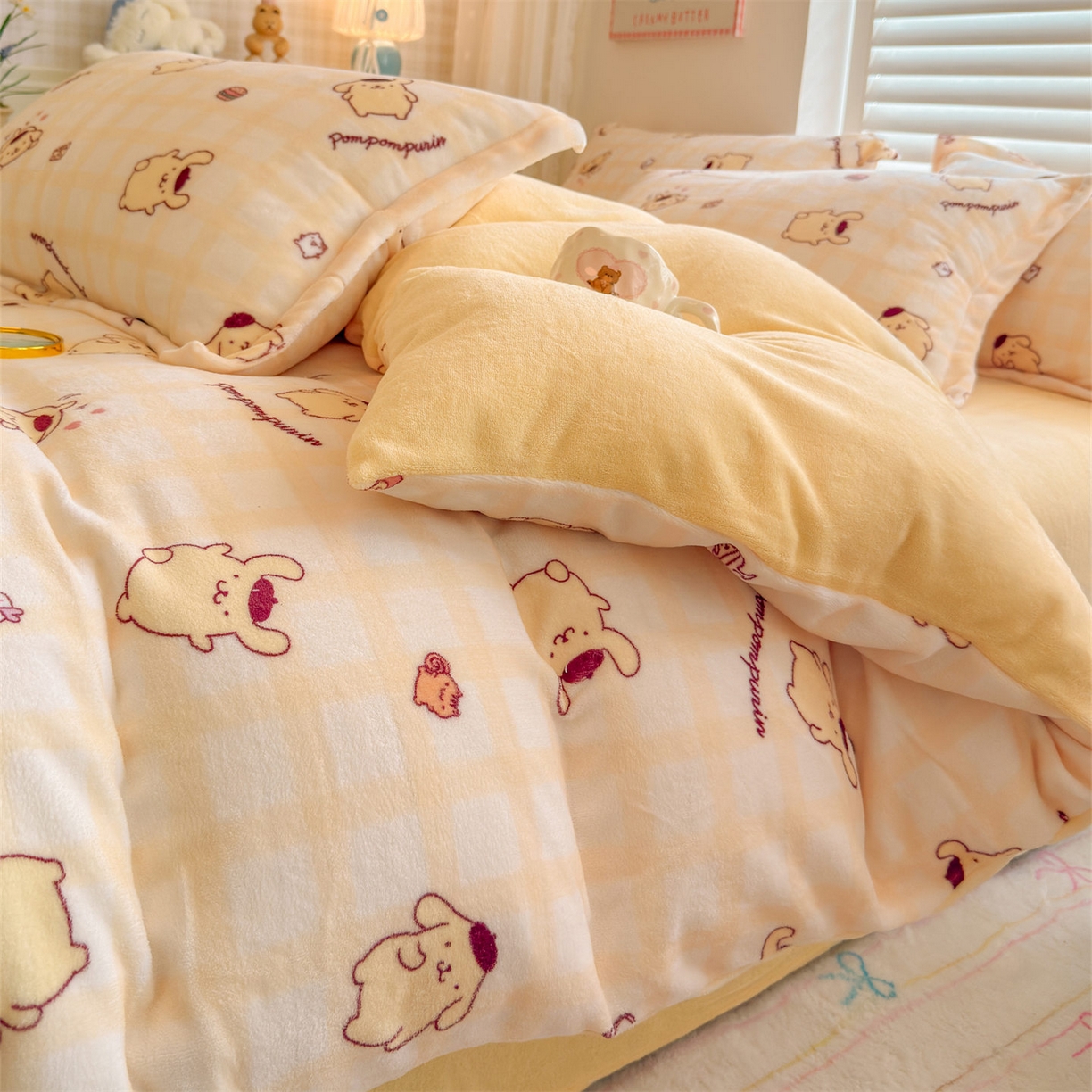 91家纺网 家纺一手货源 找家纺 名兮家居 2025新款经典奥特曼-三丽鸥高克重牛奶绒四件套 格子布丁狗