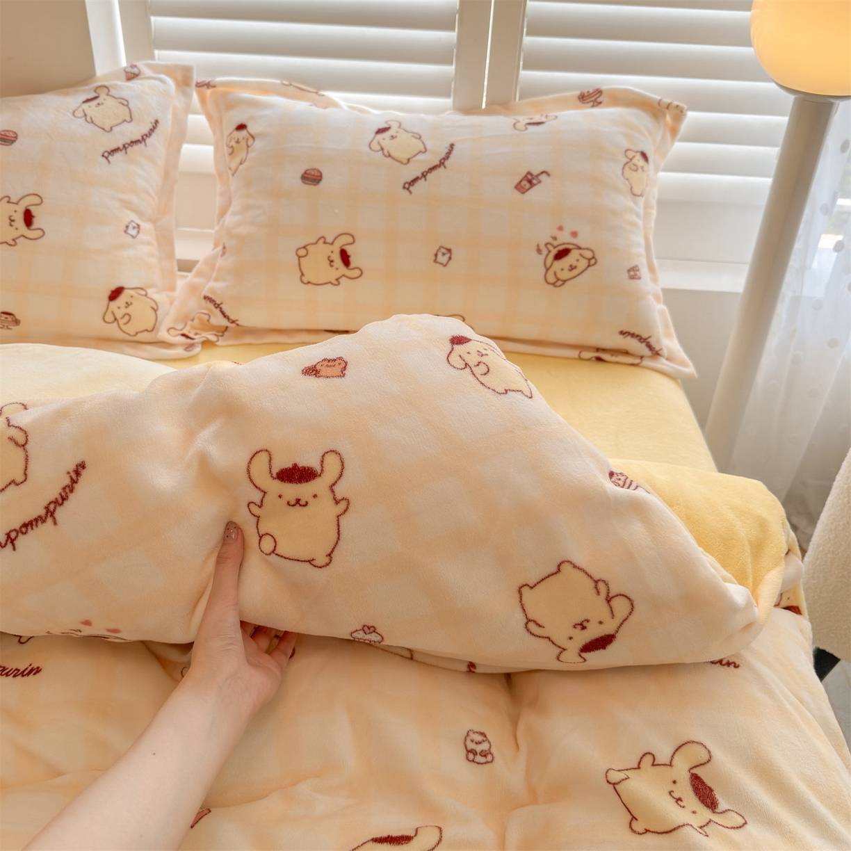 91家纺网 家纺一手货源 找家纺 名兮家居 2025新款经典奥特曼-三丽鸥高克重牛奶绒四件套 格子布丁狗