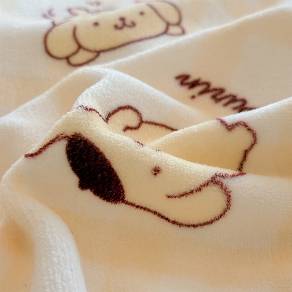 91家纺网 家纺一手货源 找家纺 名兮家居 2025新款经典奥特曼-三丽鸥高克重牛奶绒四件套 格子布丁狗