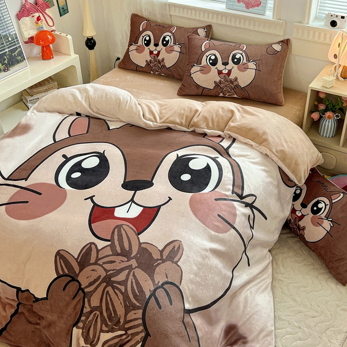 91家纺网 家纺一手货源 找家纺 喜梦缘 2025年新款大版小版卡通牛奶绒四件套 松鼠宝宝