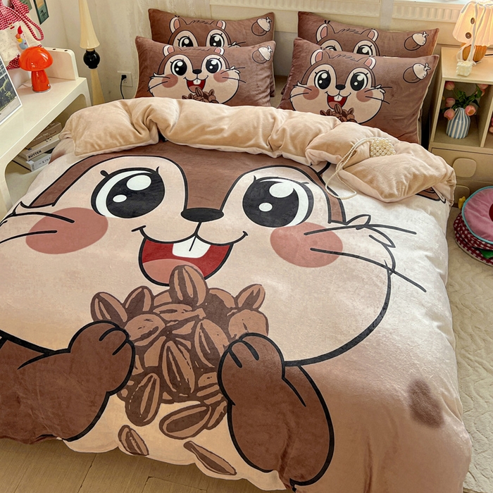 91家纺网 家纺一手货源 找家纺 喜梦缘 2025年新款大版小版卡通牛奶绒四件套 松鼠宝宝