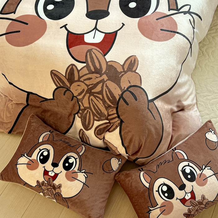 91家纺网 家纺一手货源 找家纺 喜梦缘 2025年新款大版小版卡通牛奶绒四件套 松鼠宝宝