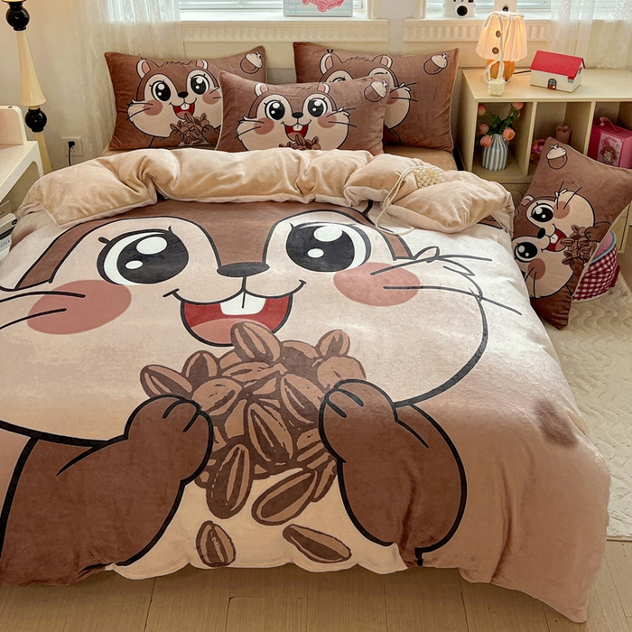 91家纺网 家纺一手货源 找家纺 喜梦缘 2025年新款大版小版卡通牛奶绒四件套 松鼠宝宝