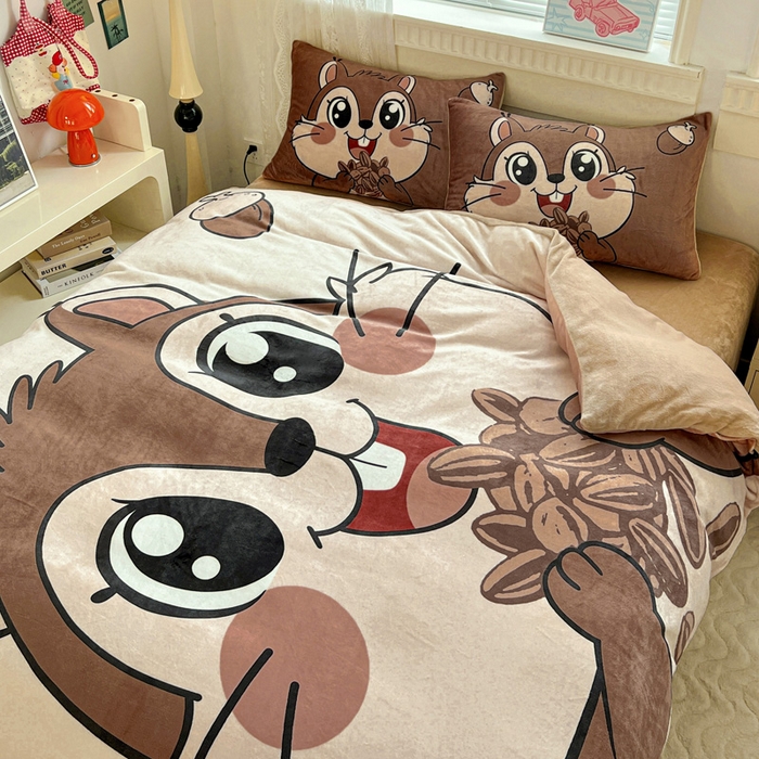 91家纺网 家纺一手货源 找家纺 喜梦缘 2025年新款大版小版卡通牛奶绒四件套 松鼠宝宝