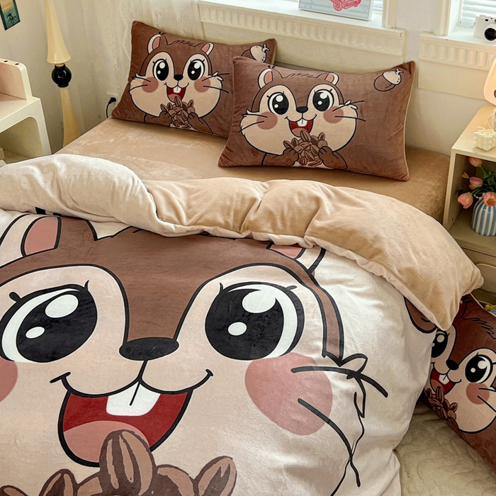 91家纺网 家纺一手货源 找家纺 喜梦缘 2025年新款大版小版卡通牛奶绒四件套 松鼠宝宝