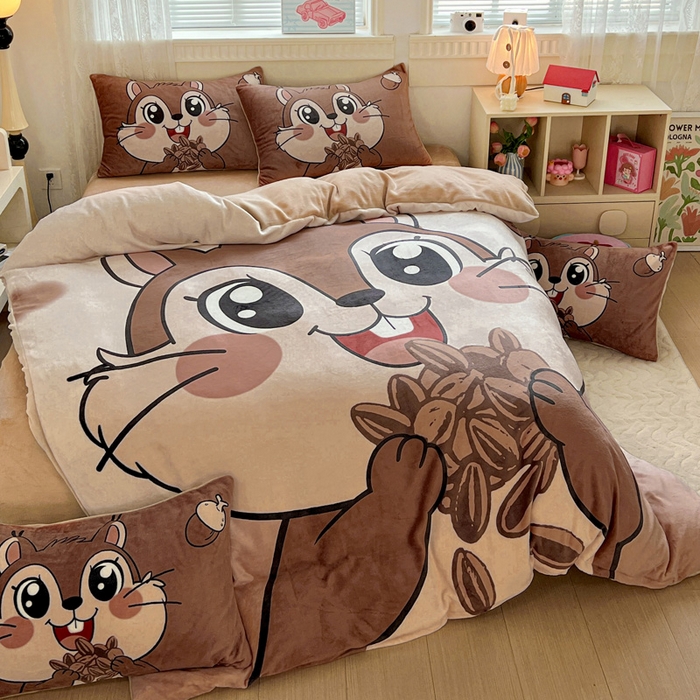 91家纺网 家纺一手货源 找家纺 喜梦缘 2025年新款大版小版卡通牛奶绒四件套 松鼠宝宝