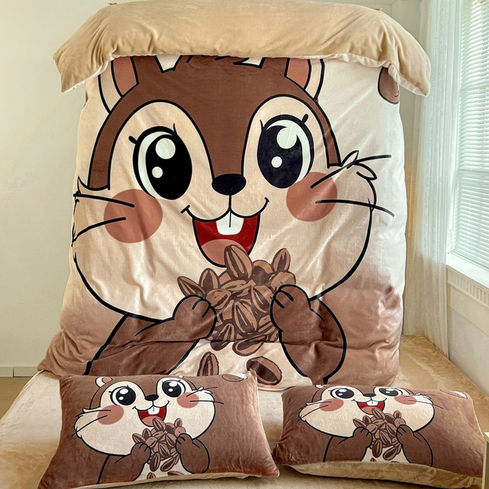 91家纺网 家纺一手货源 找家纺 喜梦缘 2025年新款大版小版卡通牛奶绒四件套 松鼠宝宝