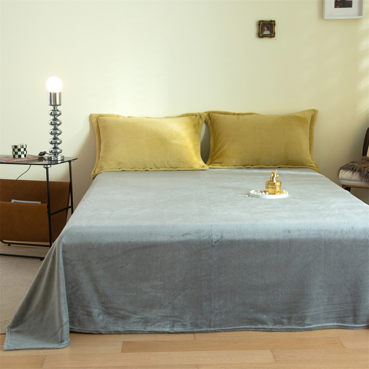 91家纺网 家纺一手货源 找家纺 兰紫橙家纺 2025新款双面绒纯色双拼牛奶绒四件套 奶油黄+浅灰