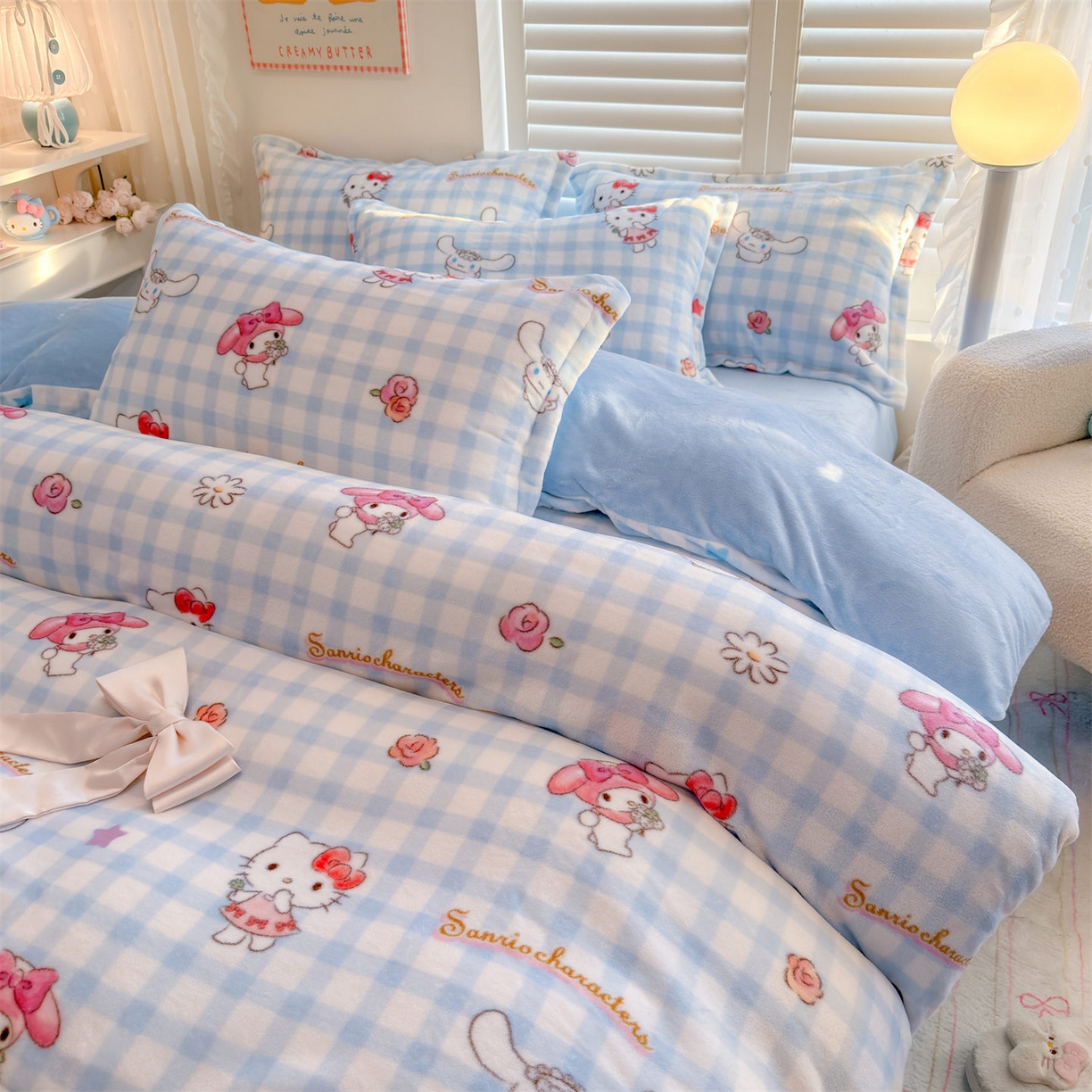 91家纺网 家纺一手货源 找家纺 名兮家居 2025新款经典奥特曼-三丽鸥高克重牛奶绒四件套 蓝格萌宠