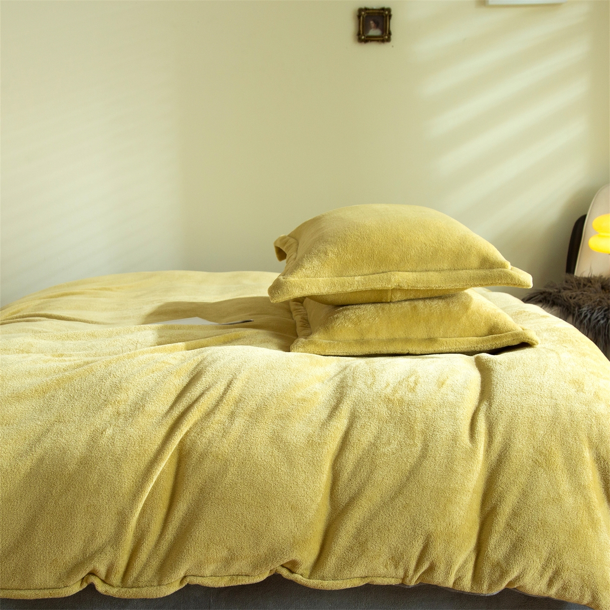 91家纺网 家纺一手货源 找家纺 兰紫橙家纺 2025新款双面绒纯色双拼牛奶绒四件套 奶油黄+浅灰