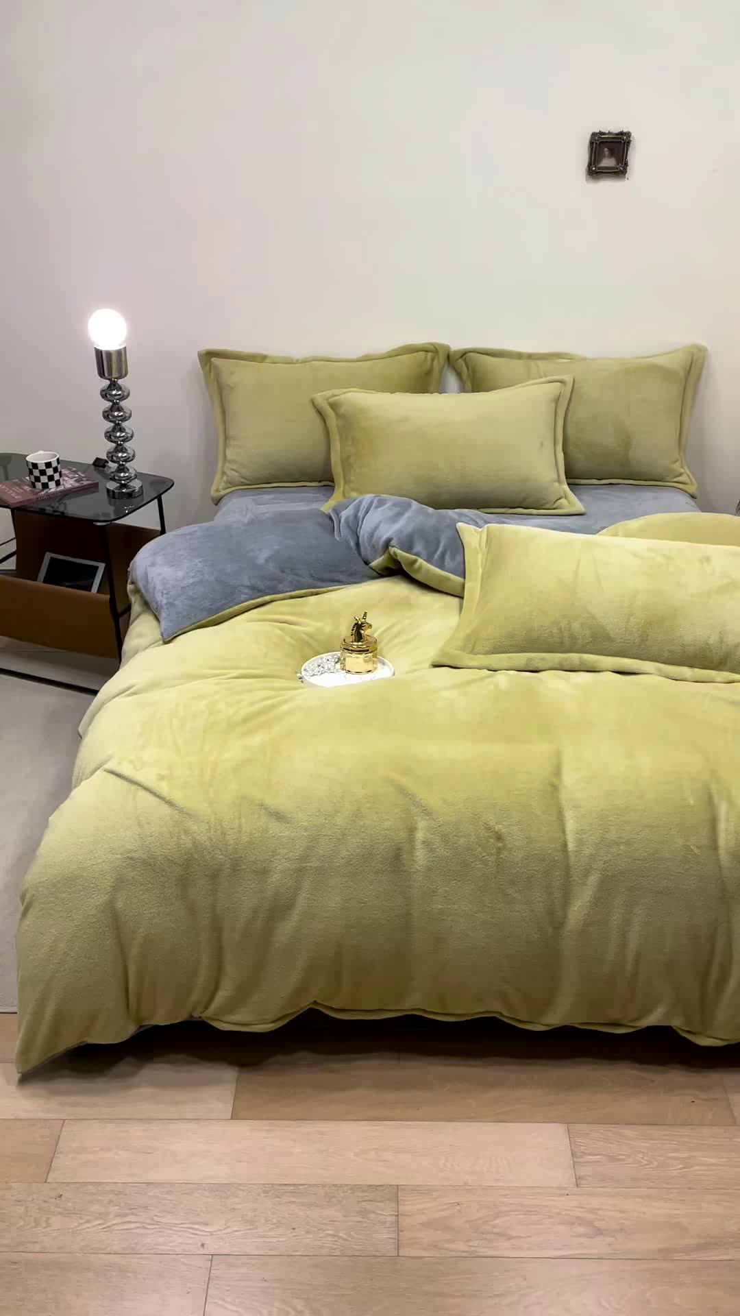 91家纺网 家纺一手货源 找家纺 兰紫橙家纺 2025新款双面绒纯色双拼牛奶绒四件套 奶油黄+浅灰