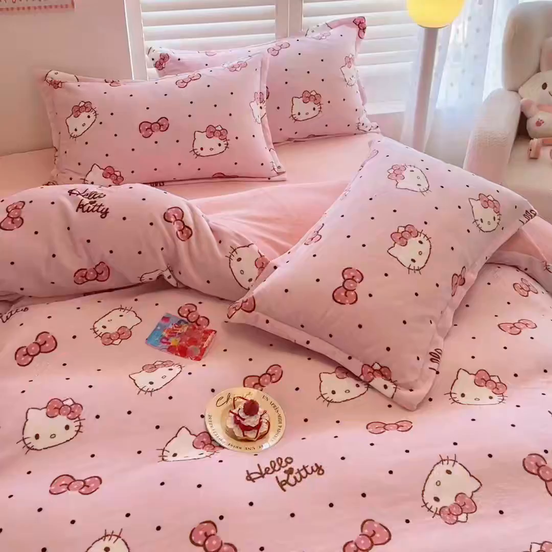 91家纺网 家纺一手货源 找家纺 名兮家居 2025新款经典奥特曼-三丽鸥高克重牛奶绒四件套 美美kt